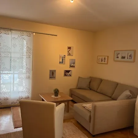 Iv Gemuetliche In Pool-position Lägenhet